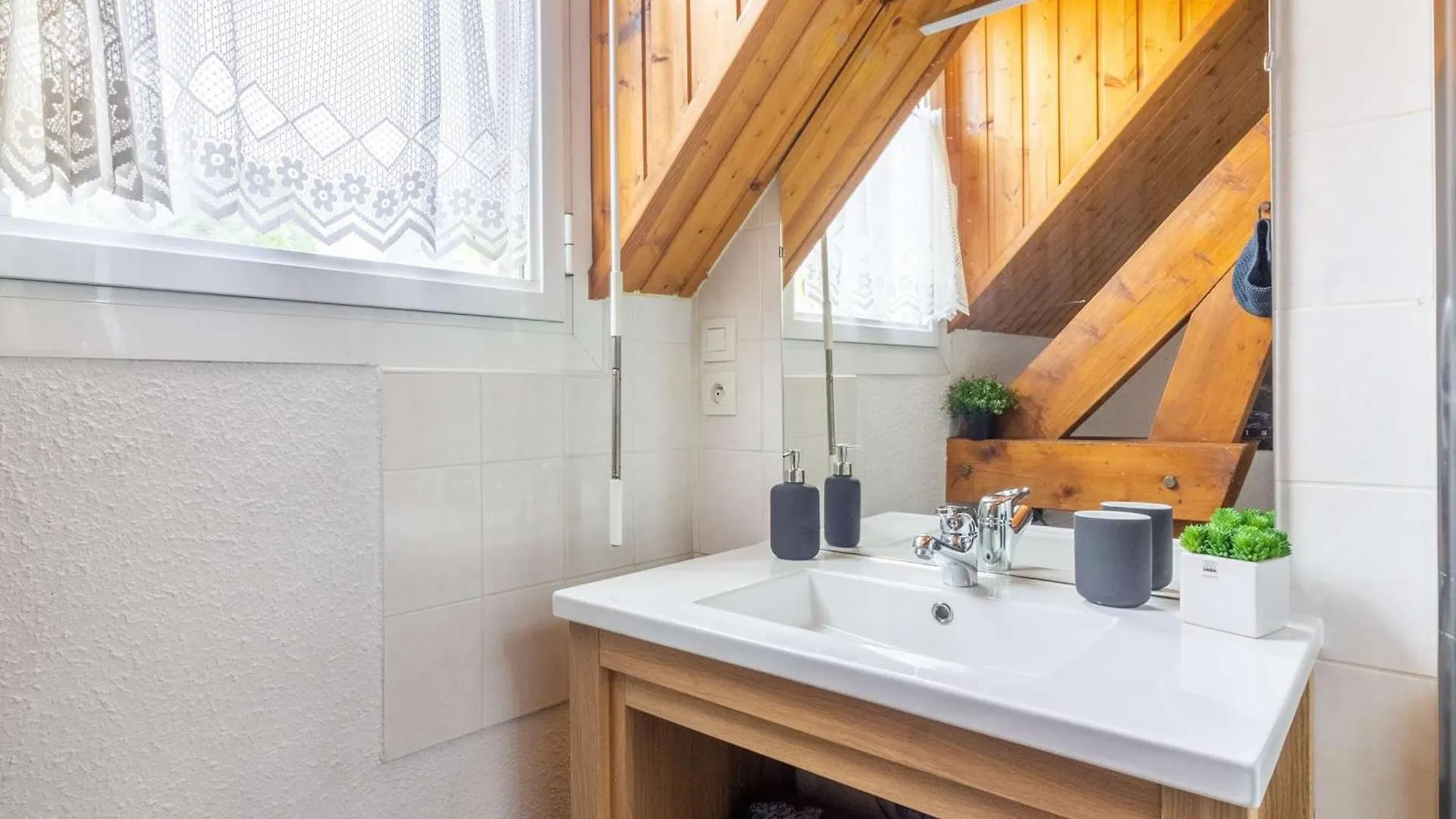 Semesterbostad Maisonnette 7 Pers. Centre-Ville Luz-Saint-Sauveur - Fr-1-402-147